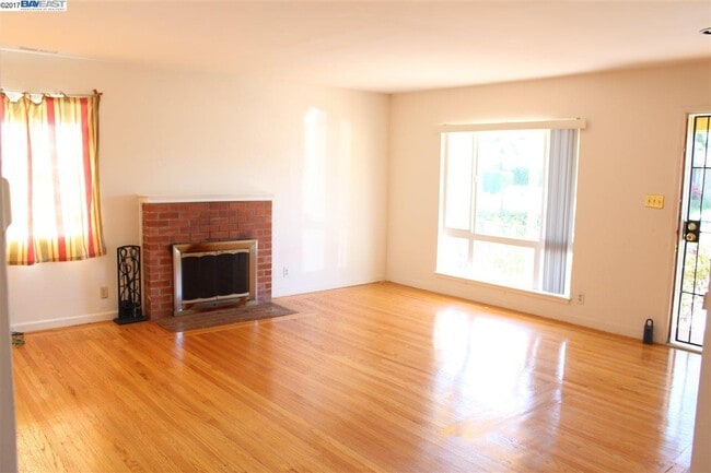 Building Photo - 15884 Connolly Ave