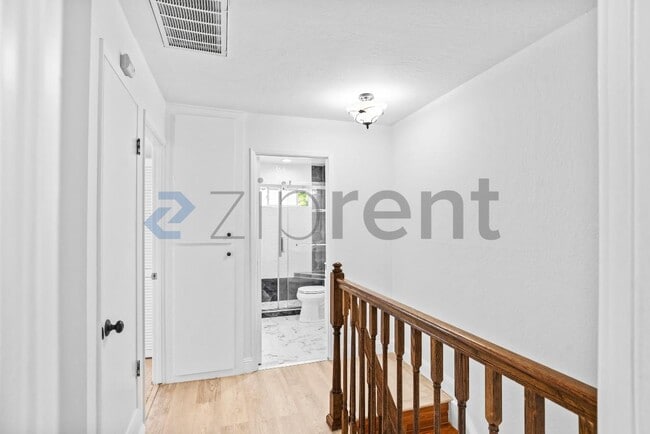Building Photo - Unit
