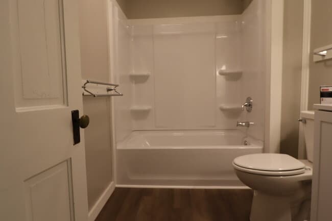 Building Photo - Large Updated 4 Bedroom Single Family Home