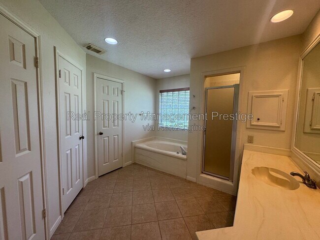 Building Photo - 4422 Egret Dr