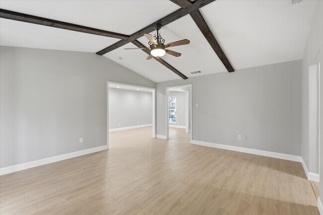 Building Photo - 2132 Bordeaux Dr