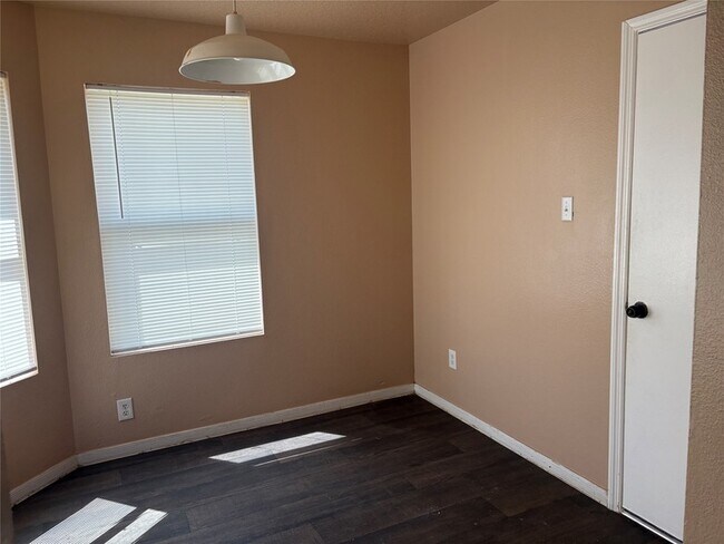 Building Photo - 1410 Seafield Dr