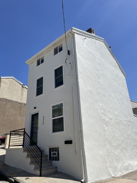 Building Photo - 177 Maiden St