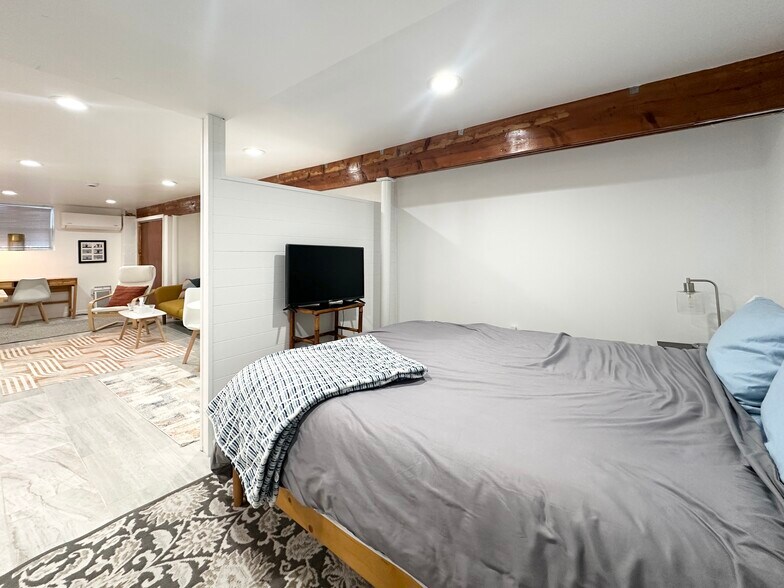 Building Photo - 44 Woodbine St