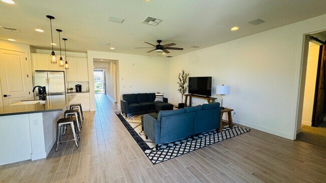 Building Photo - 14424 W Aster Dr