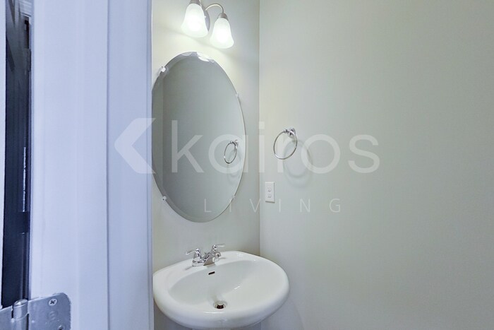 Building Photo - 888 Silent Barge Cv