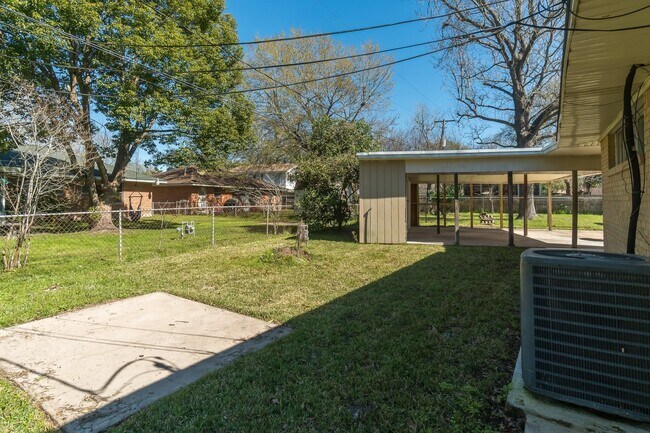 Building Photo - 1706 Colby Dr