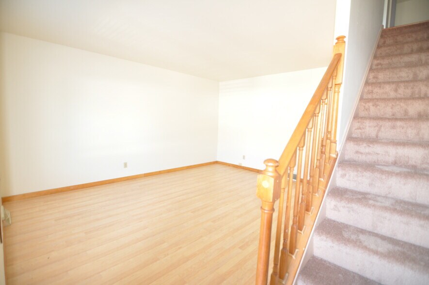 Building Photo - 46 Lakewood Garden Ln