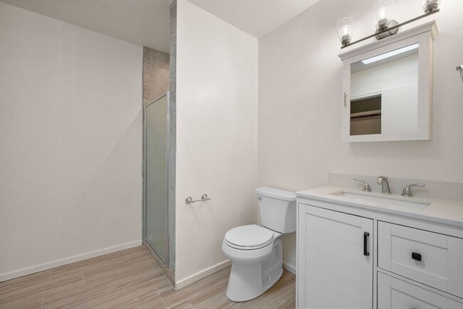 Building Photo - Beautiful Remodeled 3 Bedroom Duplex