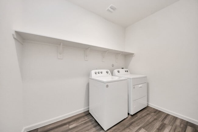 Building Photo - 1812 Corsica Crk Ln