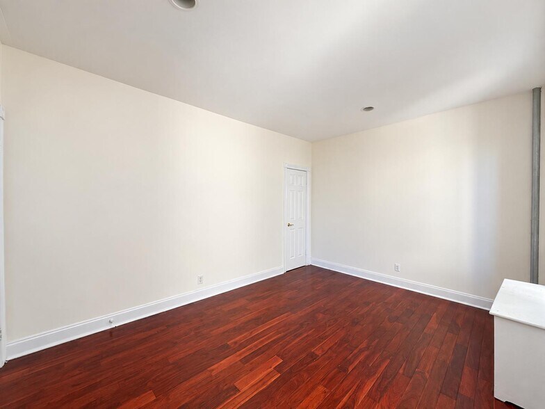 Building Photo - 20 Magaw Pl