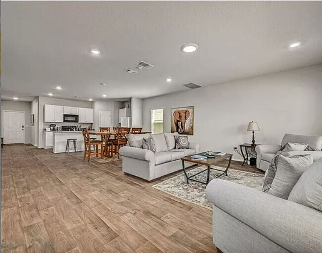Building Photo - 5800 Xene Dr