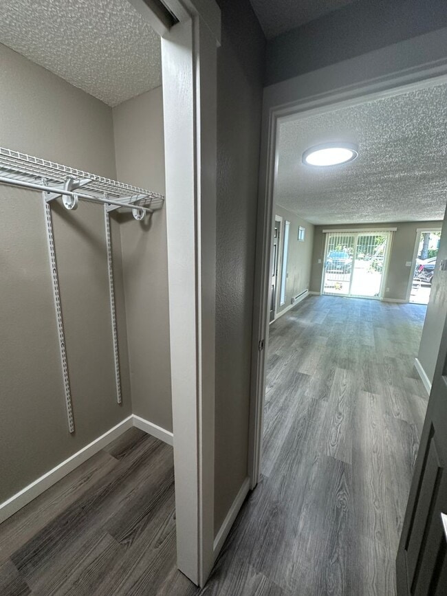 Building Photo - Downtown Renton ground floor gated condo for rent. Newly remodeled.