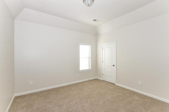 Building Photo - 4520 L & N Ave