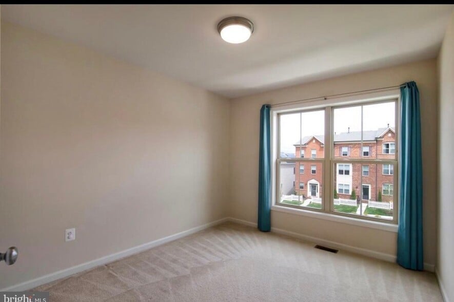 Building Photo - 14011 Godwit St