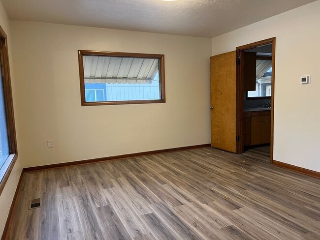 Building Photo - Rent Special: 1/2 Off First Full Months Rent