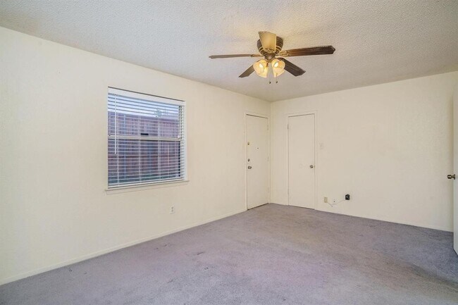 Building Photo - 3628 Hulen Park Cir