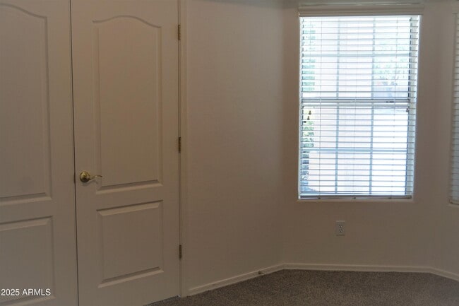 Building Photo - 1517 Skyline Ave