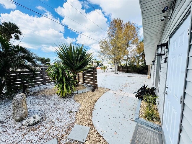 Building Photo - 3913 S Shade Ave