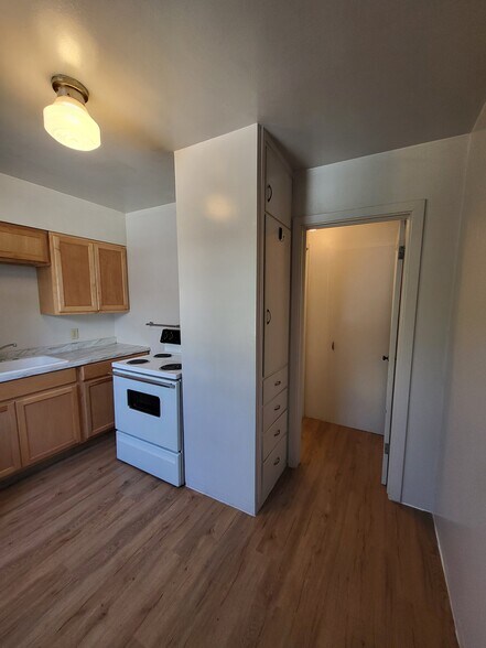 Building Photo - 302 1st Ave