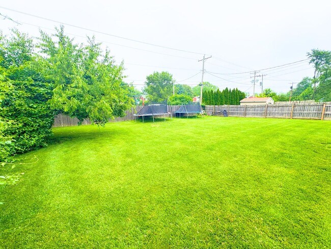 Building Photo - 1606HE