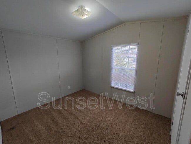 Building Photo - 4512 Rainbow Ln