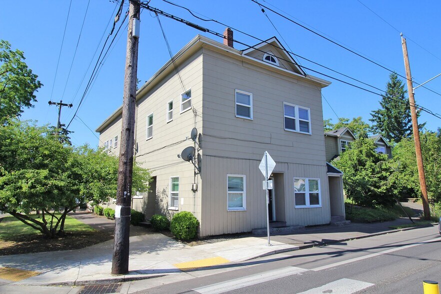 Building Photo - 7630 SE Woodstock Blvd