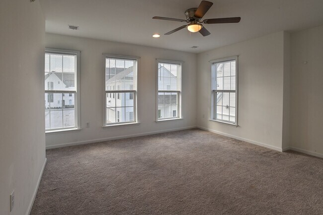 Building Photo - 3118 Grove Ct