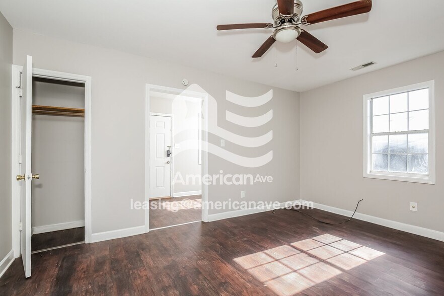 Building Photo - 802 Abington Dr