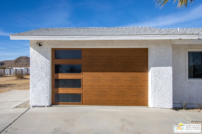 Building Photo - 4742 Ave La Flora Desierta