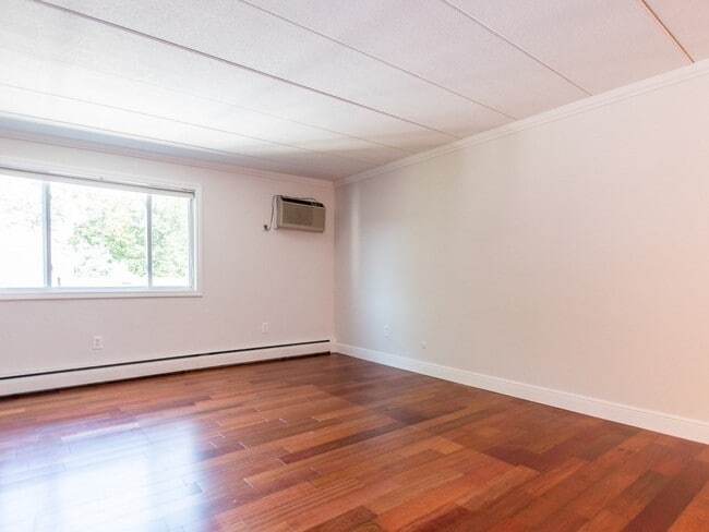 Building Photo - 28 Lee St