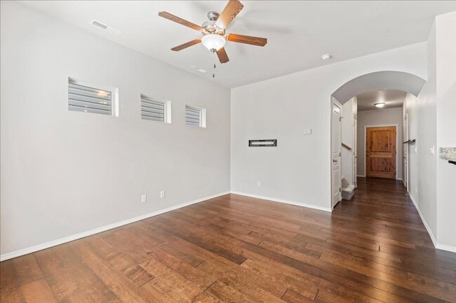 Building Photo - Centrally Located 3 Bedroom 2.5 Bathroom Home