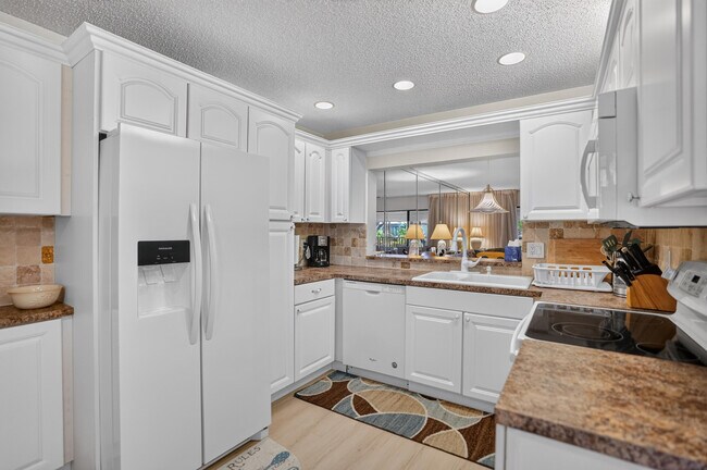 Building Photo - 65 Pelican Pointe Dr