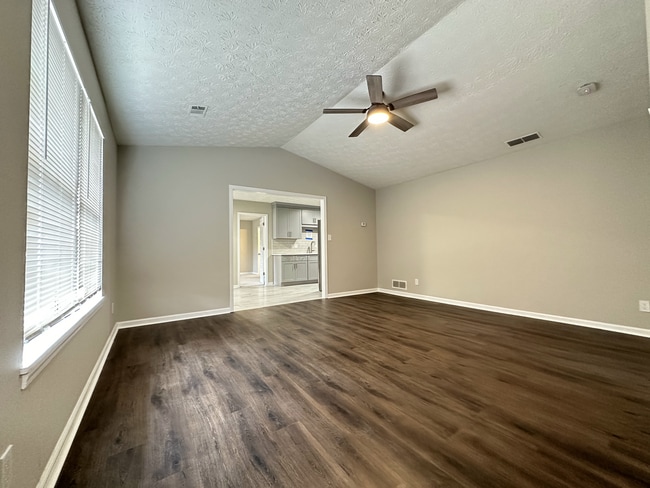 Building Photo - 572-574 Wedgewood Dr.