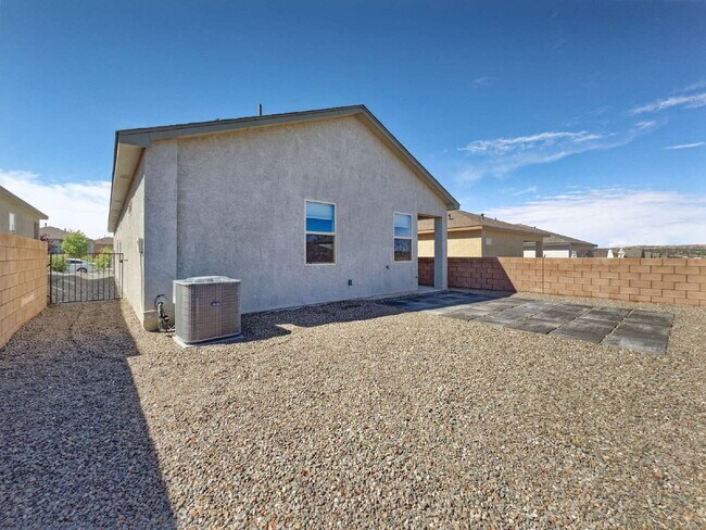 Building Photo - Newer Home in Mountain Hawk