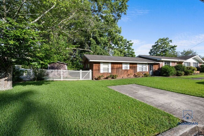 Building Photo - 503 N Hood Ave