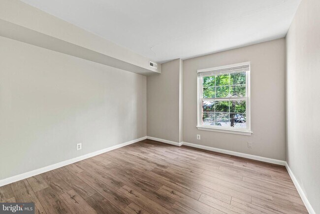 Building Photo - 7621 Provincial Dr