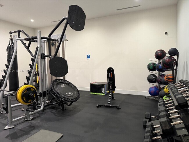 Building Photo - 801 Brickell Key Blvd