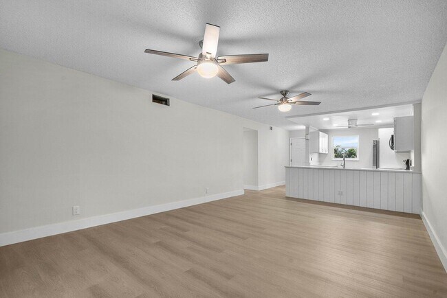 Building Photo - 2601 NE 3rd Ct