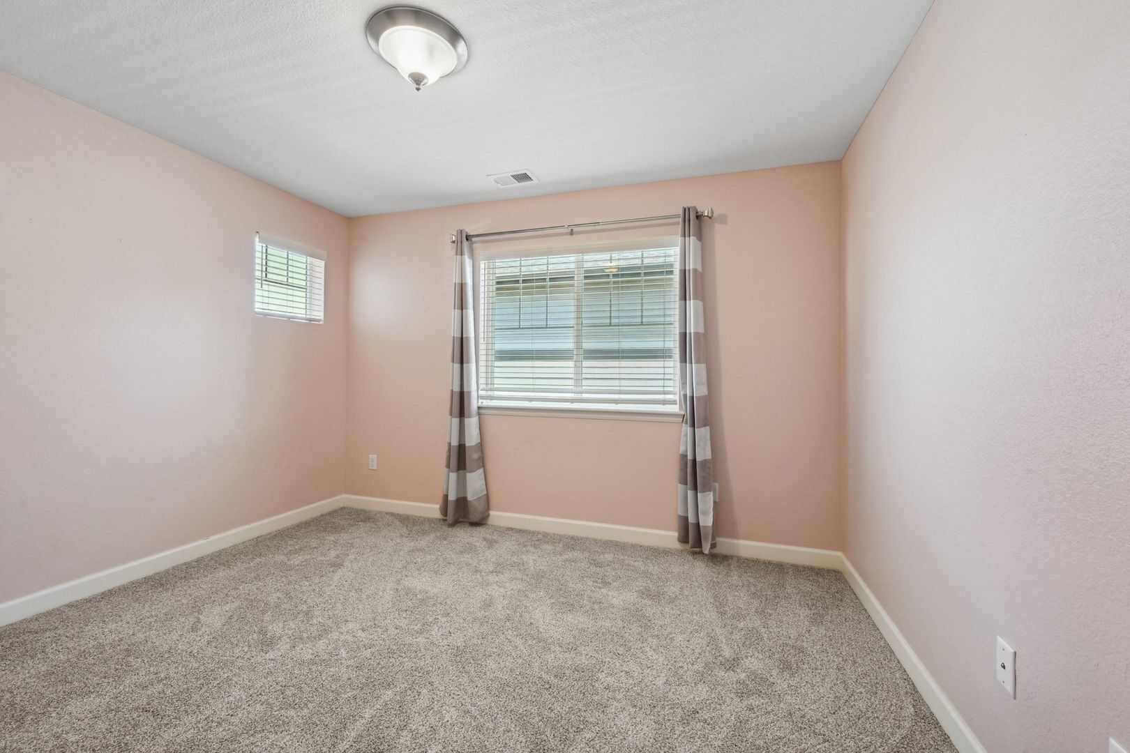 Building Photo - 917 Old Wagon Trail Cir