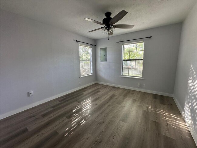 Building Photo - 4412 Gillis St