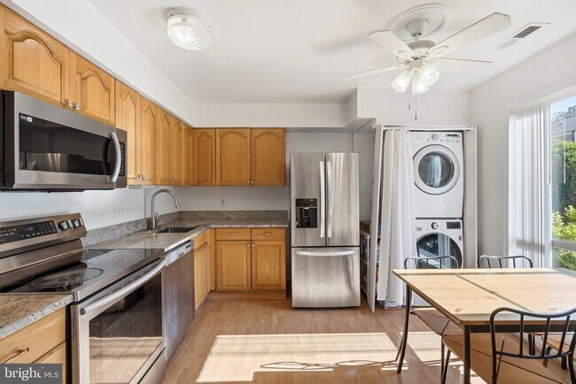Building Photo - 3695 Persimmon Cir