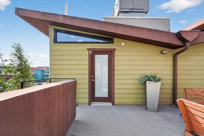 Building Photo - 1418 Innes Pl