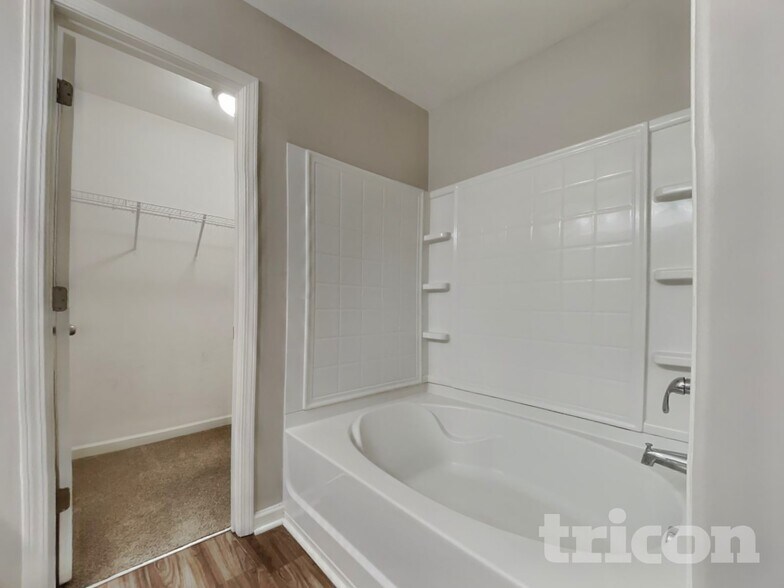 Building Photo - 1925 Buffalo Way