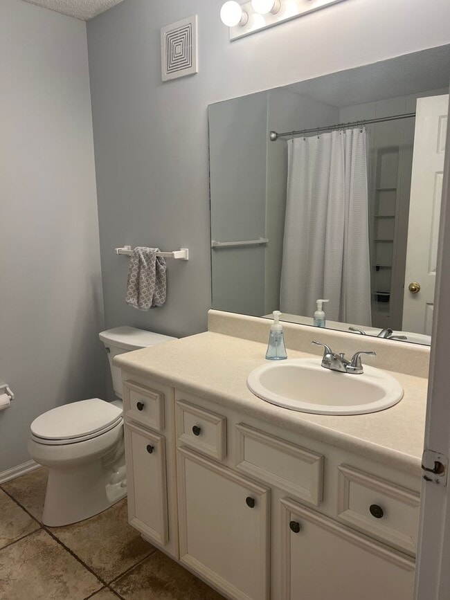 Building Photo - Great first floor unit at  Reserve at Wood...