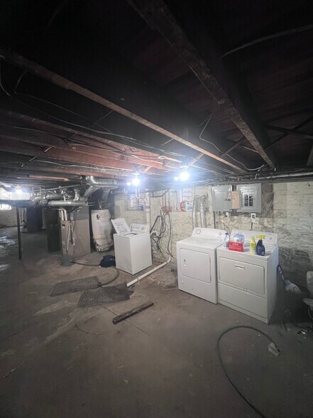 Building Photo - 4221 Botanical Ave