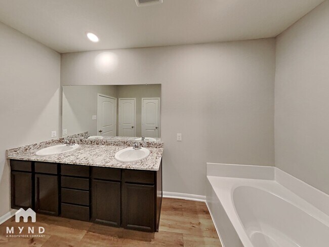 Building Photo - 9107 Crestway Rd