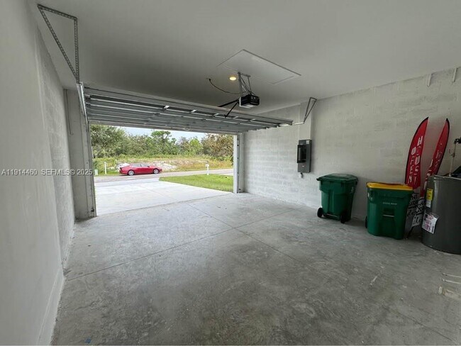 Building Photo - 3486 Mentone St