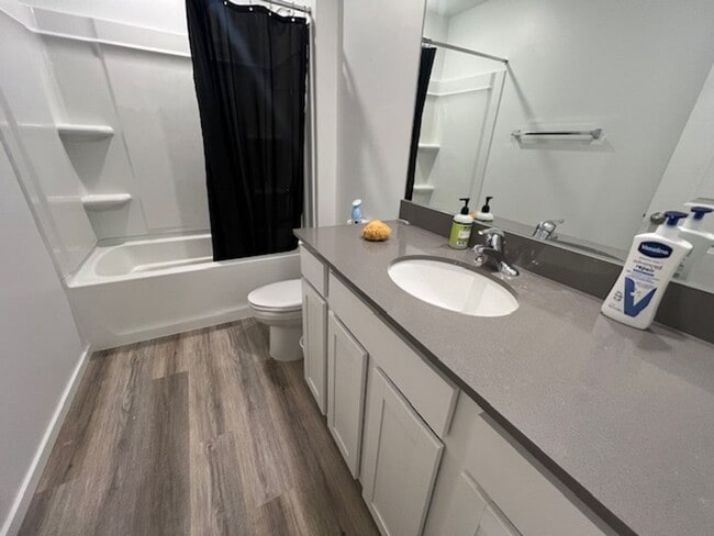 Building Photo - Long Valley Gem! $500 Move in Credit in December!