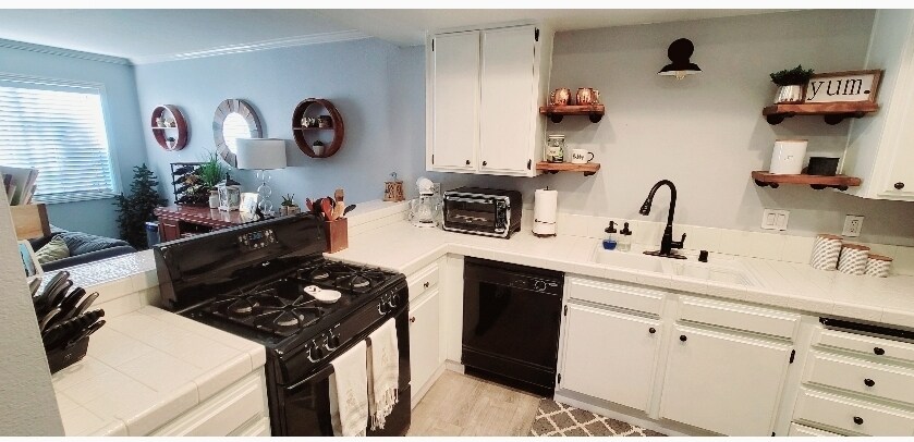 Large open kitchen - 19112 Oceanport Ln